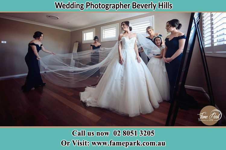 Photo of the Bride and the secondary sponsor preparing Beverly Hills NSW 2209